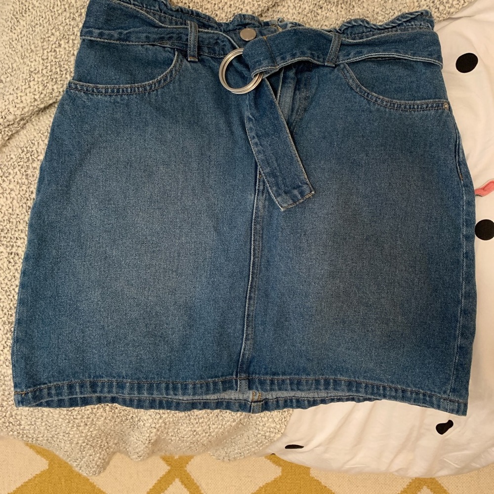 Super cute H&M skirt!